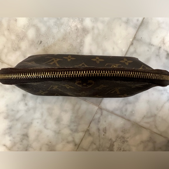 Authentic Louis Vuitton Monogram Canvas Compact Cosmetic Case - Picture 12 of 14